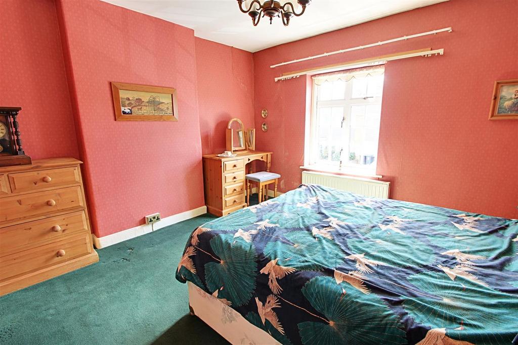 Bedroom 1.jpg