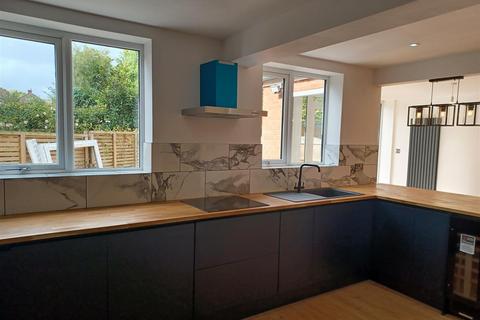 3 bedroom semi-detached house for sale, Canterbury Road, Hale