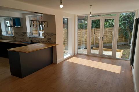 3 bedroom semi-detached house for sale, Canterbury Road, Hale
