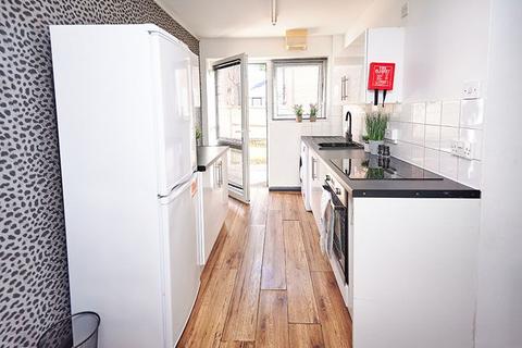 4 bedroom townhouse to rent, 156 North Sherwood Street, Nottingham, NG1 4EF