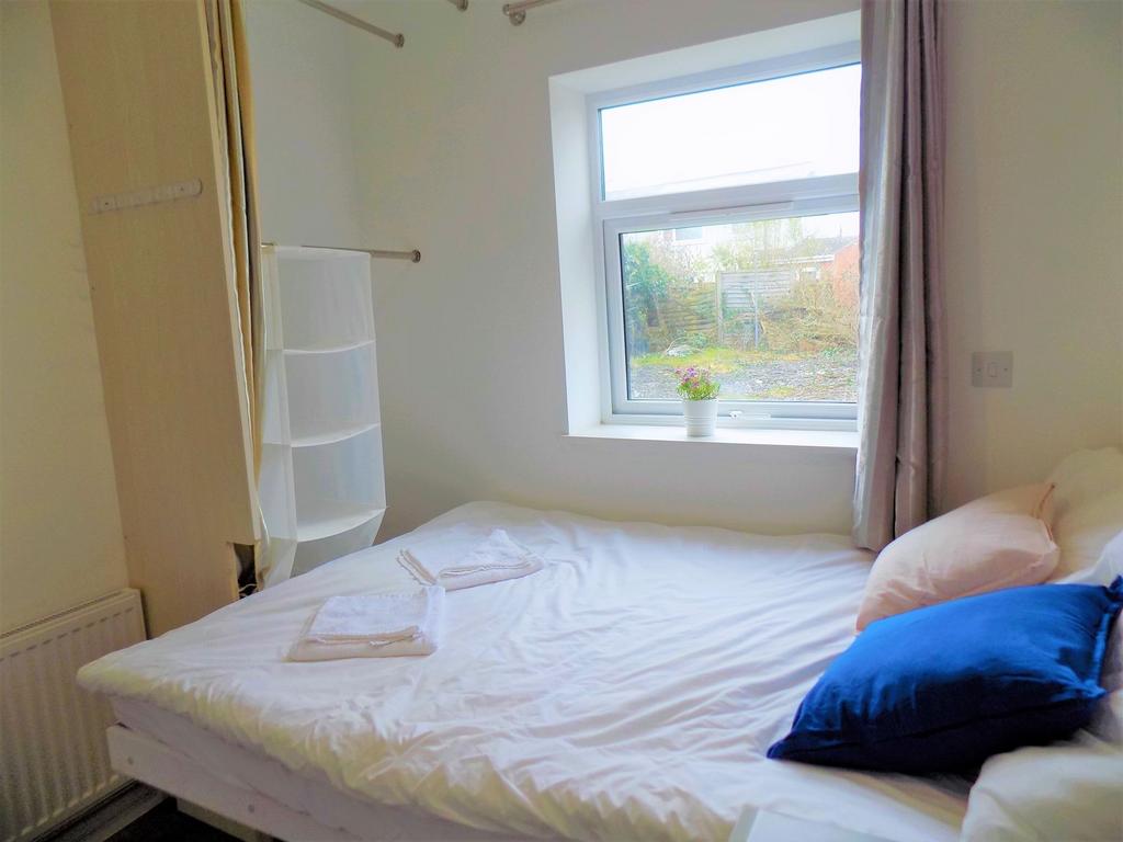 A cozy double bedroom featuring a comfortable b...