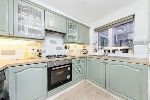 1 bedroom flat for sale, Burnt Ash Hill, London SE12