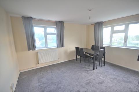 3 bedroom flat to rent, Vicarage Court, Vicarage Road, IG8 8NJ