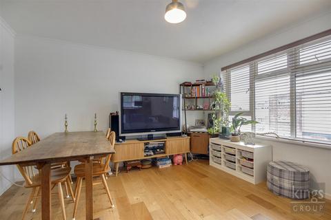 25 Winsbeach, London, E17 3RQ