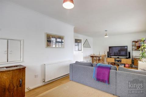25 Winsbeach, London, E17 3RQ