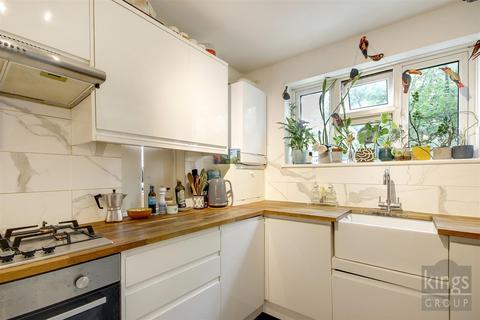25 Winsbeach, London, E17 3RQ