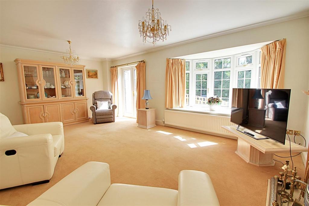 Living Room 1.jpg