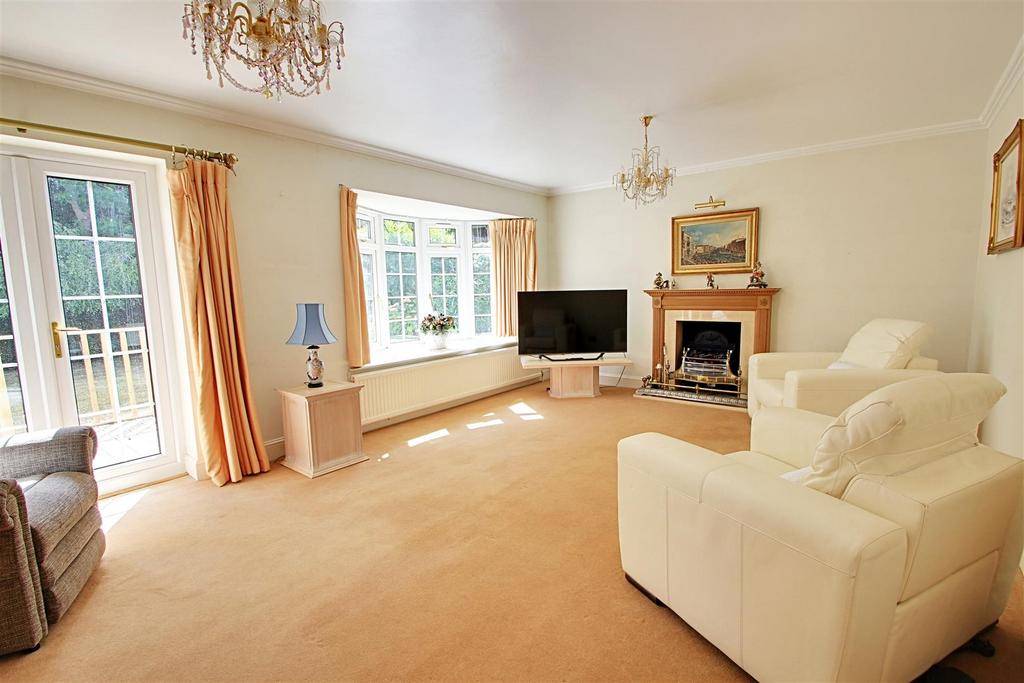 Living Room.jpg