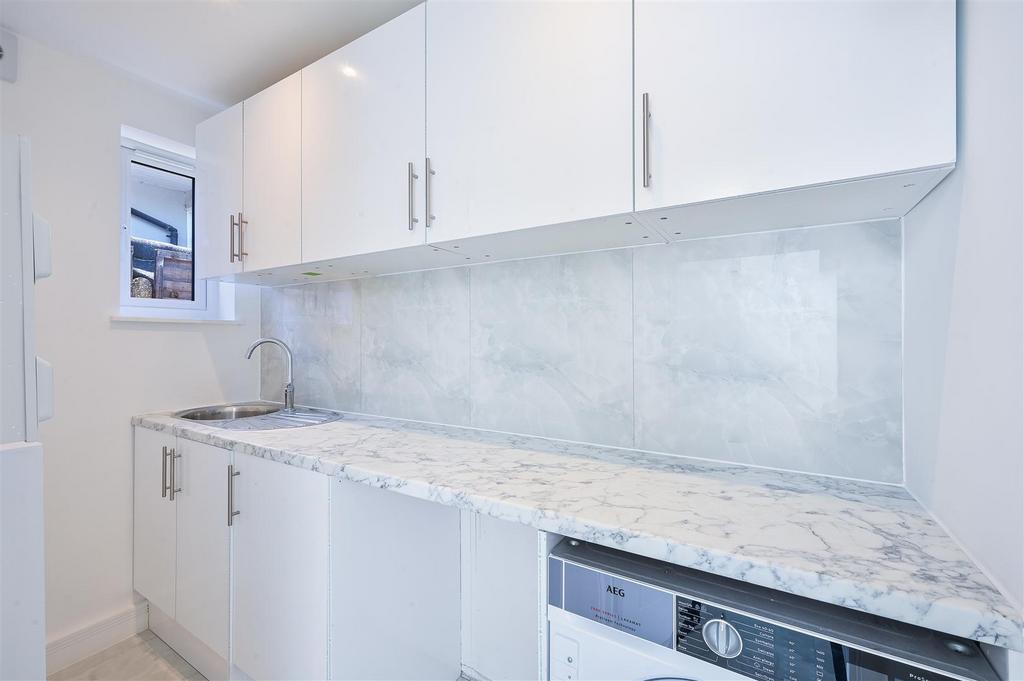 CLAREMONT GARDENS, 22- (2).jpg