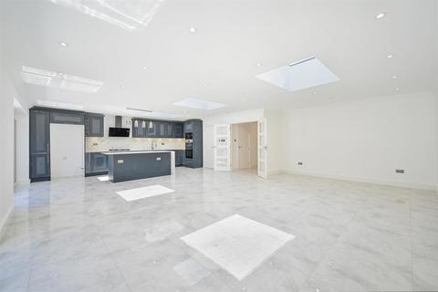5 bedroom detached bungalow for sale, Claremount Gardens, Epsom