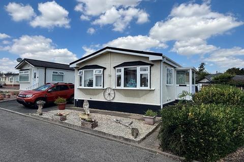 2 bedroom mobile home for sale, Parklands, Evesham