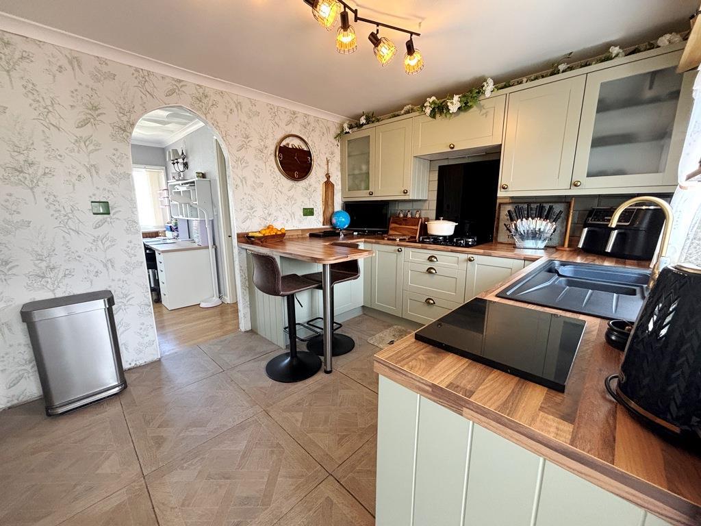 Kitchen (2).JPG
