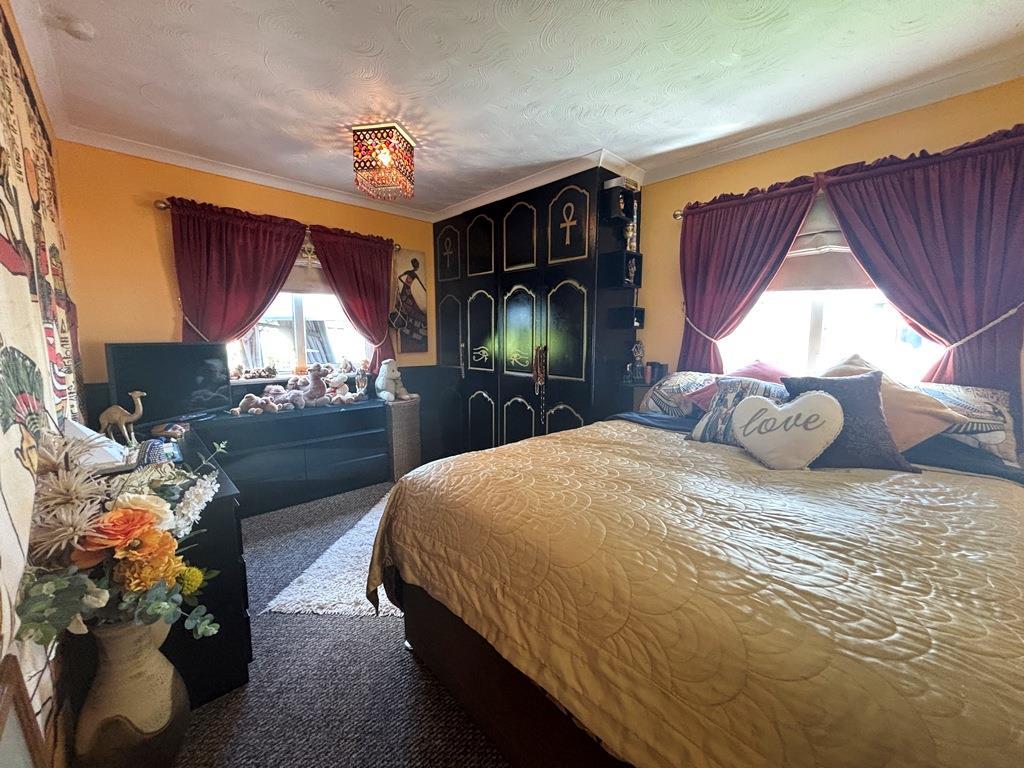 Master Bedroom.JPG