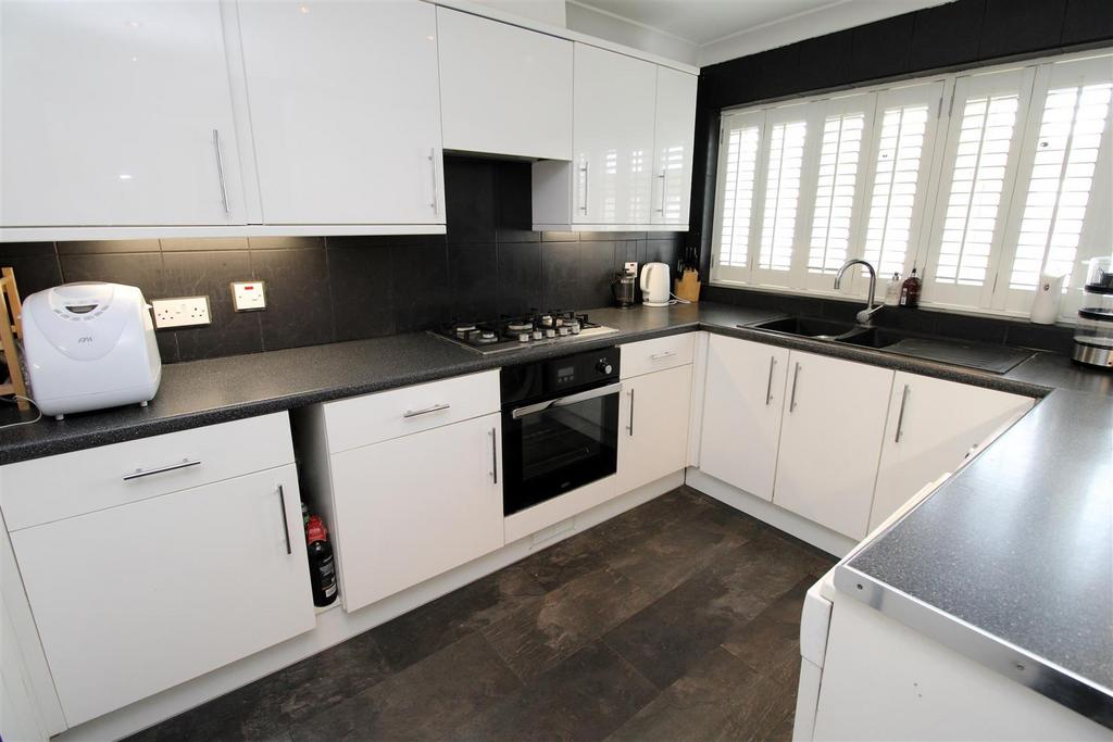 Kitchen2.JPG