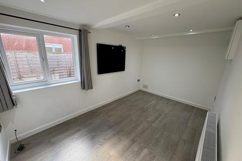 5 bedroom semi-detached house for sale, Sandiway Road, Sale