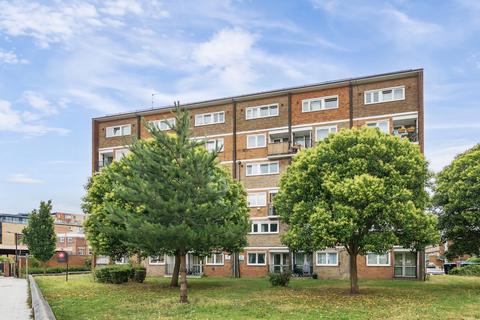 3 bedroom maisonette for sale, St. Saviours Estate, London