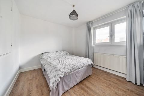 3 bedroom maisonette for sale, St. Saviours Estate, London