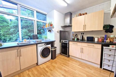 2 bedroom flat to rent, Burley Road, Leeds