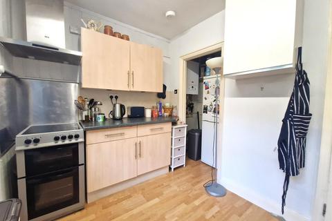 2 bedroom flat to rent, Burley Road, Leeds