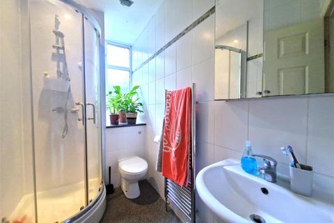 2 bedroom flat to rent, Burley Road, Leeds