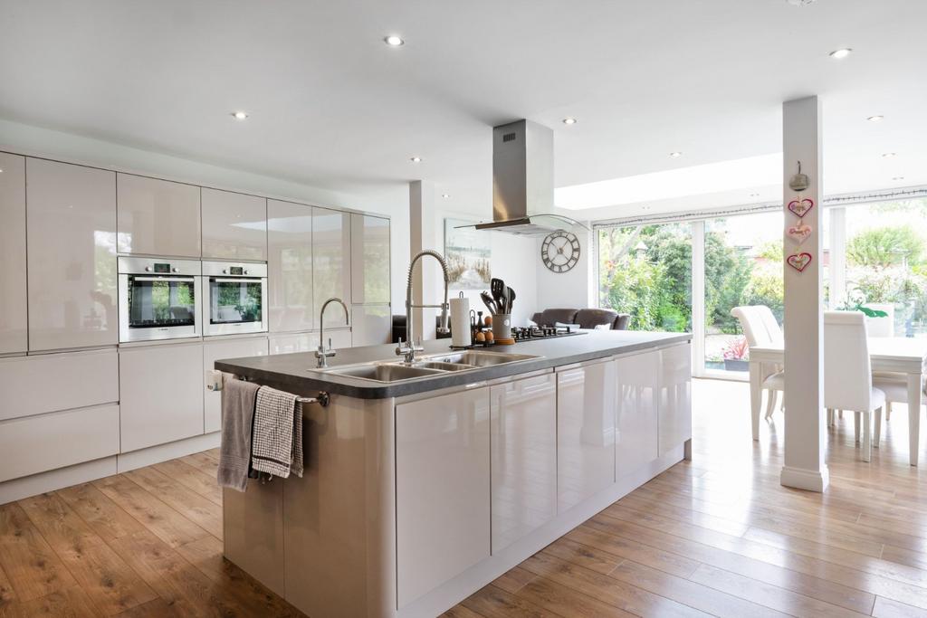 Kitchen/Dining