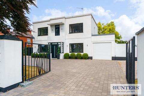4 bedroom detached house for sale, Selby road, Camblesforth