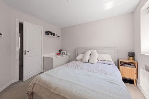 15 Bamburgh Close, Grantham, NG31 8UL