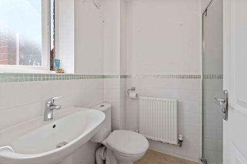 15 Bamburgh Close, Grantham, NG31 8UL