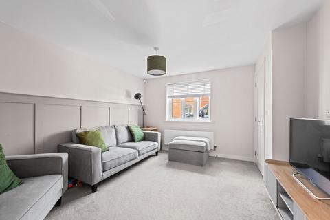 15 Bamburgh Close, Grantham, NG31 8UL