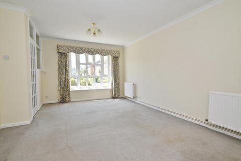 26 Queen Annes Close, Twickenham, TW2 5NN