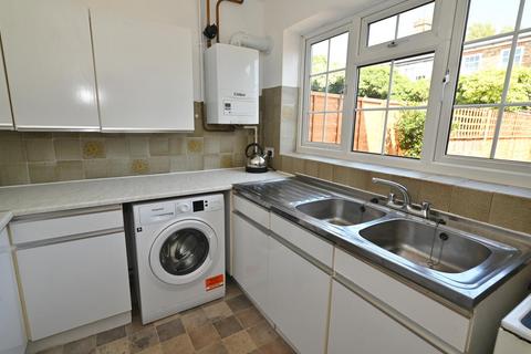 26 Queen Annes Close, Twickenham, TW2 5NN