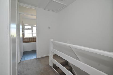 26 Queen Annes Close, Twickenham, TW2 5NN
