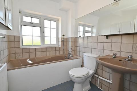 26 Queen Annes Close, Twickenham, TW2 5NN