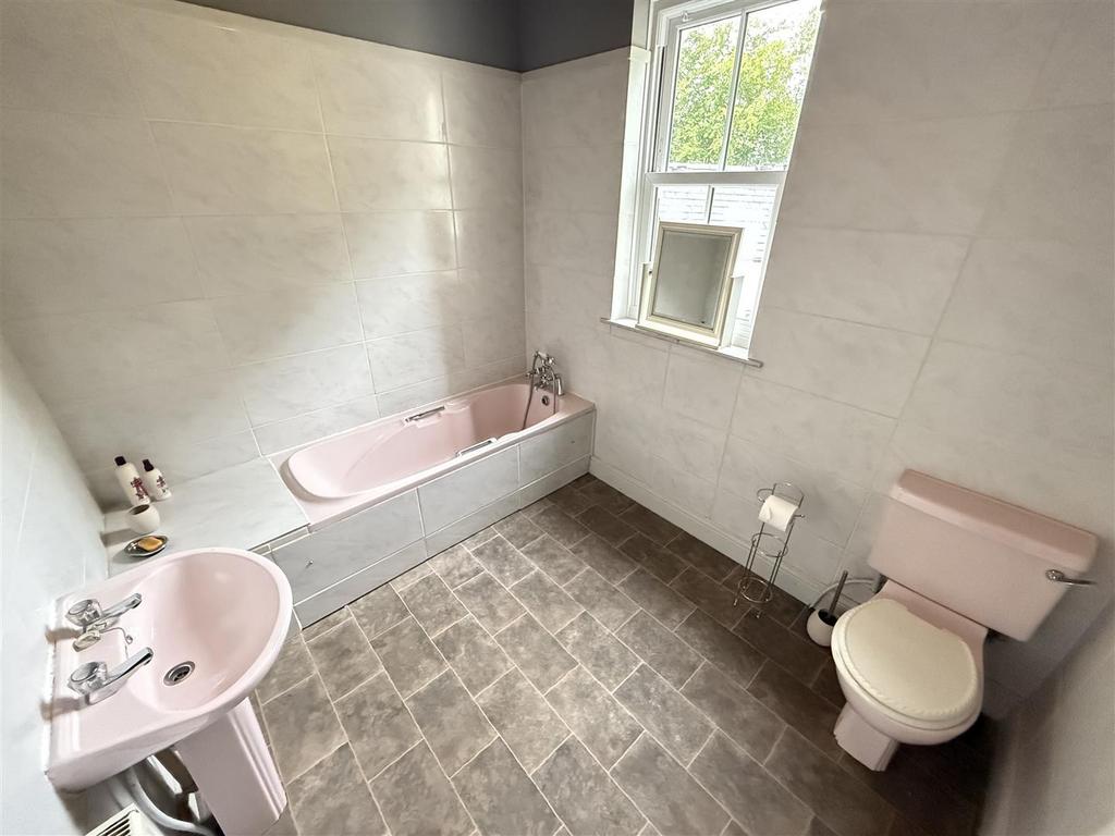 Main bathroom