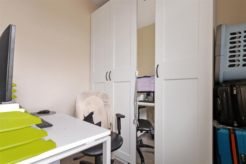 Bedroom.2./office