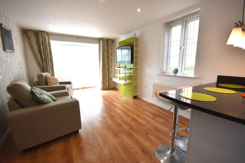 Open plan living/kitchen