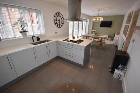 4 bedroom detached house for sale, Delta Crescent, Westbrook WA5