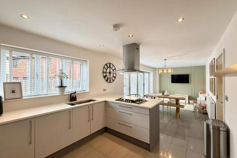 4 bedroom detached house for sale, Delta Crescent, Westbrook WA5