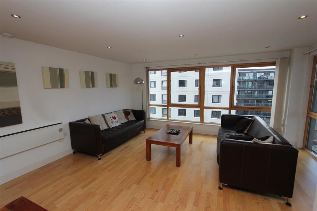 Livingroom2.JPG