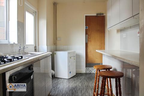 4 bedroom terraced house to rent, Grasmere Street, Leicester LE2