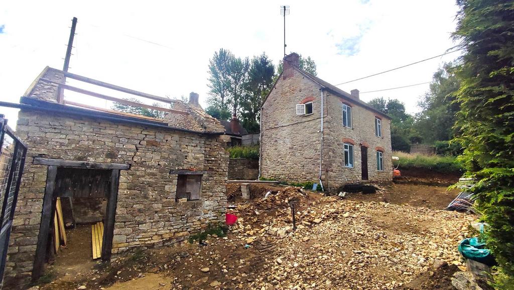 High Street, Finstock, Chipping Norton 3 bed cottage - £350,000