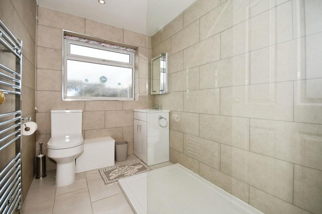 SHOWER ROOM.jpg