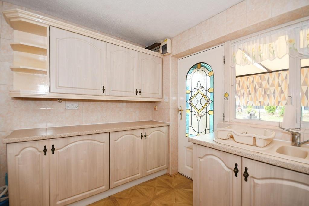KITCHEN 02.jpg