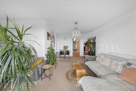 3 bedroom flat for sale, Harrison House, Martineau Square, Aldgate, London, E1
