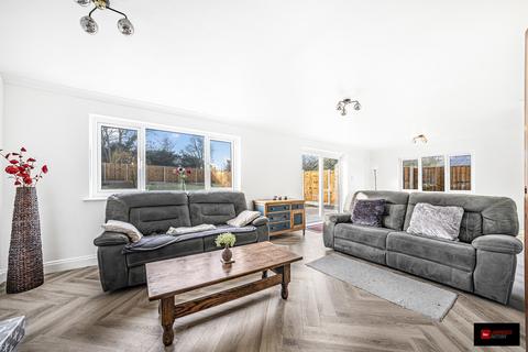 3 bedroom semi-detached bungalow for sale, Disraeli Road, Rayleigh, SS6