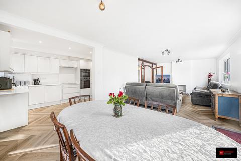 3 bedroom semi-detached bungalow for sale, Disraeli Road, Rayleigh, SS6