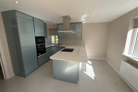 3 bedroom maisonette to rent, Hewett Close, HA7
