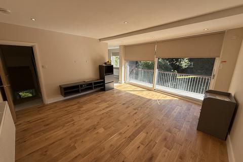 3 bedroom maisonette to rent, Hewett Close, HA7