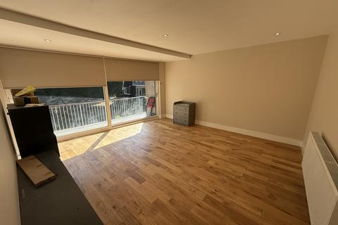 3 bedroom maisonette to rent, Hewett Close, HA7