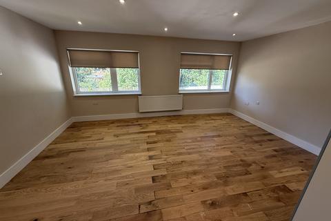 3 bedroom maisonette to rent, Hewett Close, HA7